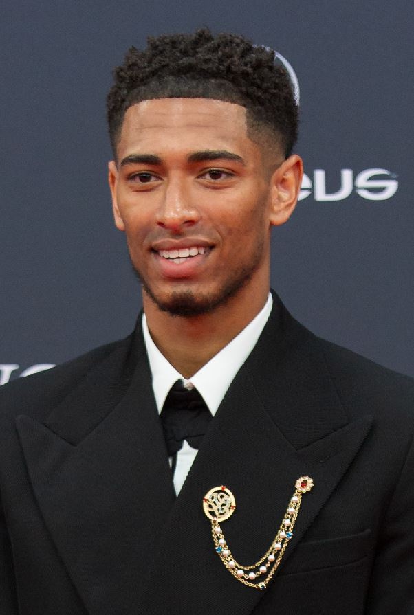 Jude Bellingham từ tài năng trẻ đến trung tâm của kỷ nguyên bóng đá mới Jude Bellingham từ tài năng trẻ đến trung tâm của kỷ nguyên bóng đá mới