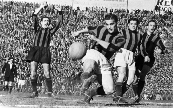 Vua phá lưới Serie A là gì? Những chân sút vĩ đại nhất lịch sử giải đấu Vua phá lưới Serie A là gì? Những chân sút vĩ đại nhất lịch sử giải đấu