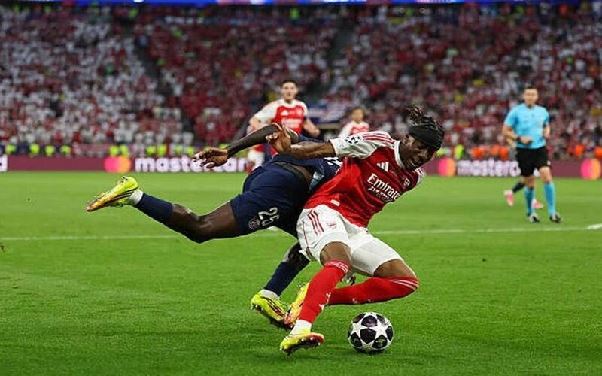 Tackle là gì? Kỹ thuật phòng ngự quan trọng trong bóng đá hiện đại Tackle là gì? Kỹ thuật phòng ngự quan trọng trong bóng đá hiện đại
