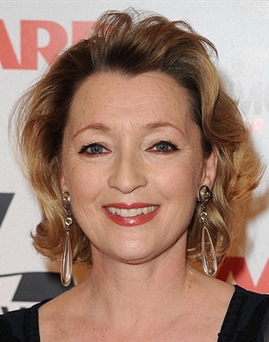 Diễn viên Lesley Manville