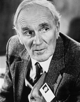 Diễn viên Desmond Llewelyn